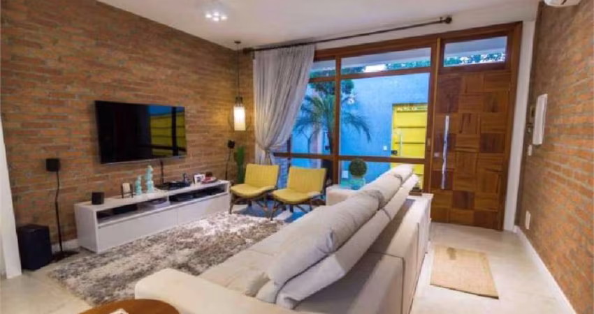 Casa térrea  com piscina Reformada