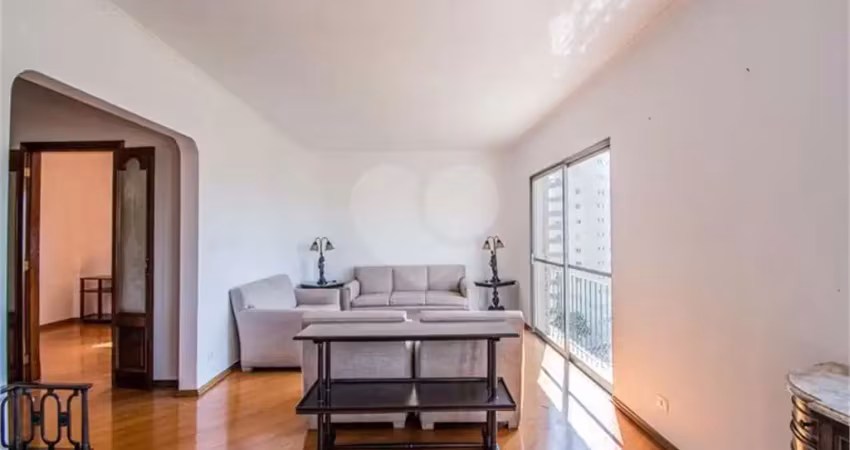 Apartamento de 145m2, 1 por andar, 3 dormitórios, 1 suíte, 1 vaga, perto do parque da aclimação.