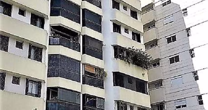 Living com SACADA. Apto com  4 dormitórios e 3 vagas de garagem. Planta Original