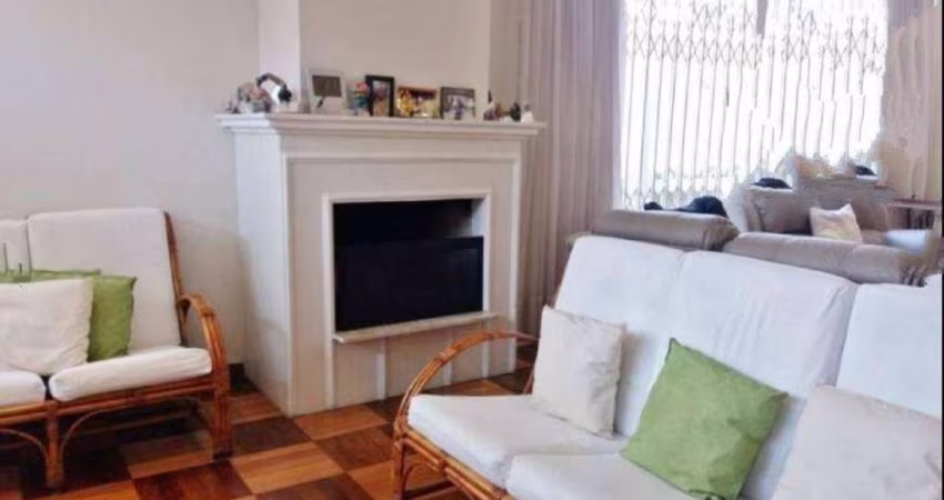 Casa com quintal, 4 quartos, 4 vagas no Planalto Paulista