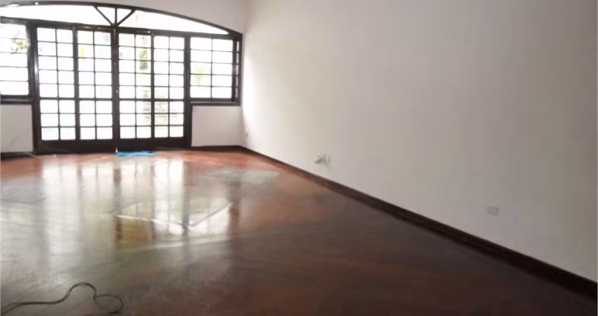 Casa à venda com piscina no Campo Belo