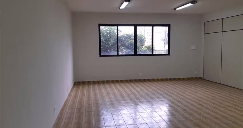 Salas Comerciais Rua Luís Góis