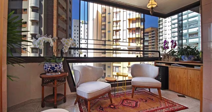 Apartamento a venda em Moema  de 200m², com 5 vagas
