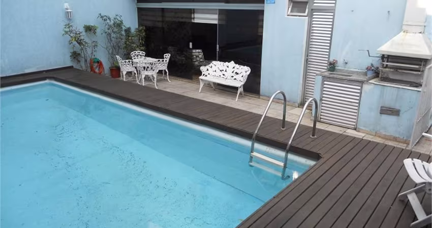Ótimo sobrado na Chácara Klabin, uso residencial ou comercial, com piscina!