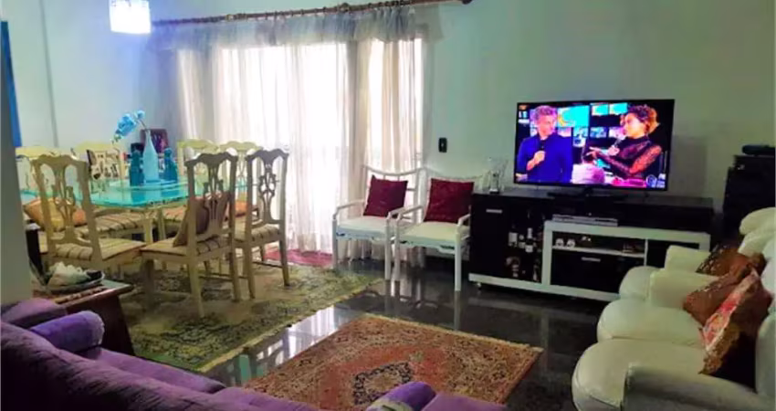 Apartamento com 4 quartos e 4 banheiros à venda, 136 m²