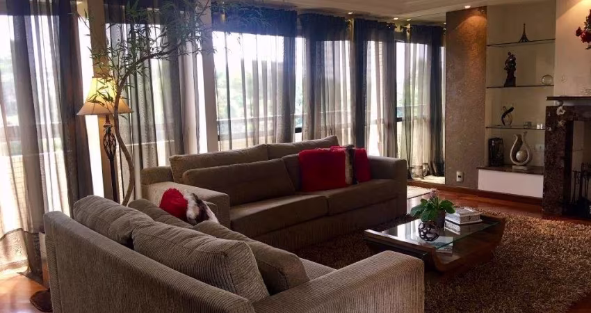 Apartamento duplex à venda de 245 m² no Morumbi de 4 quartos sendo 2 suites e 4 vagas.