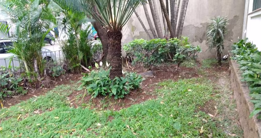 TERRENO PLANO COM 500 m² COM PEQUENA EDIFICAÇÃO. LOCLAIZAÇÃO RUA ZM