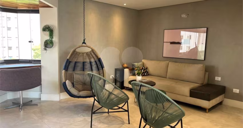 Apartamento à venda de 120 m² no Campo Belo, reformado com 3 quartos sendo 1 suíte e 1 vaga.