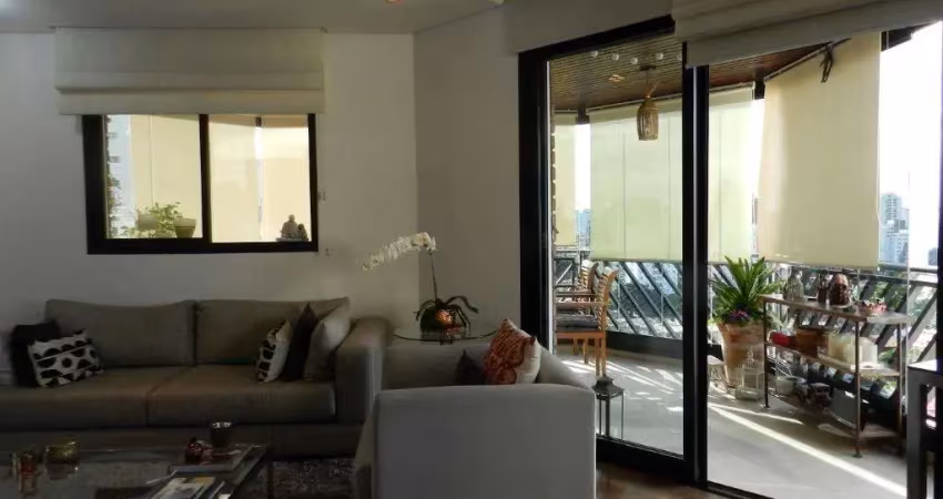 Apto com 03 dormitorios, sendo 02 suites e 03 vagas.;