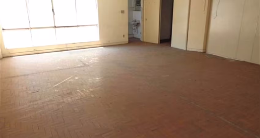 Sala comercial para reforma total, excelente localização