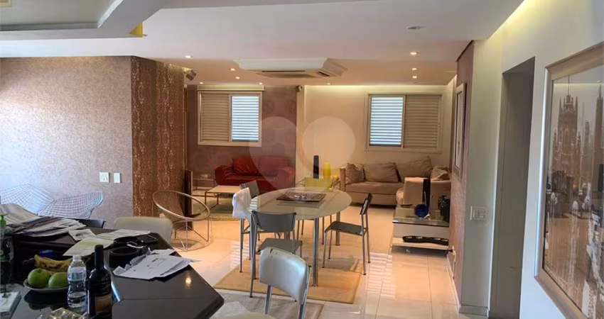 Excelente apartamento duplex com 150 m2, 3 suítes com closet, 4 vagas em Mirandópolis.