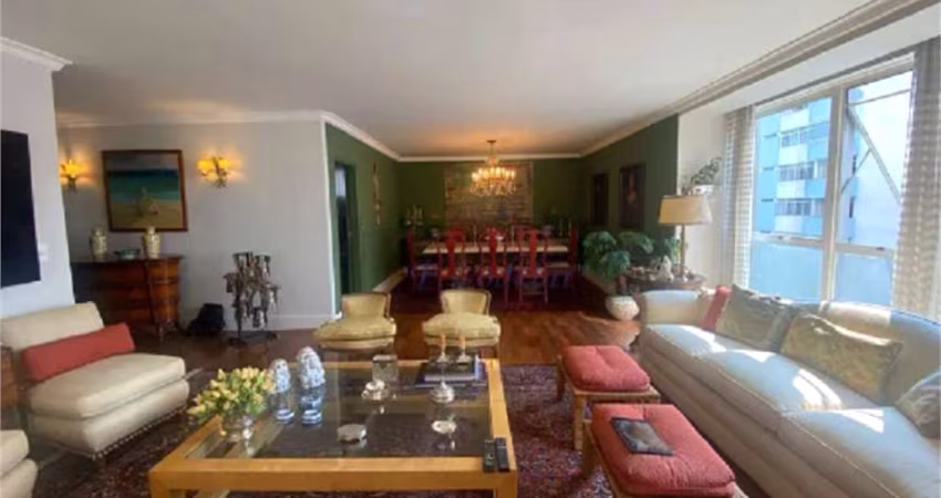 Apartamento à venda de 205m² no Jardim Paulista com 3 quartos sendo 1 suíte e 2 vagas.