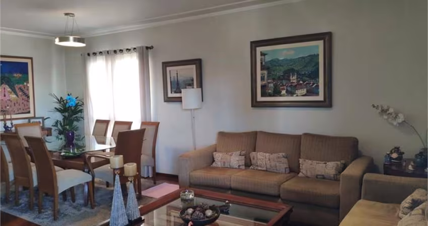 APARTAMENTO COM VARANDA, 3 VAGAS, 3 DORMITÓRIOS, 1 SUÍTE, NO CORAÇÃO DA VILA MARIANA.