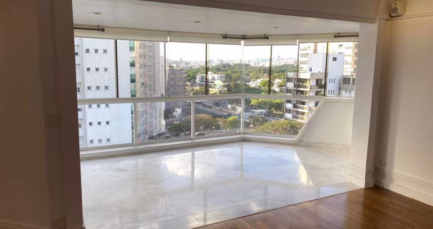 Apartamento a venda em Moema com 234 m2, 3 suítes e 4 vagas