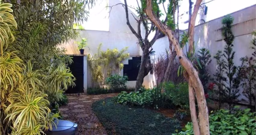 Casa com 4 quartos à venda na Avenida Indianópolis, --, Moema, São Paulo