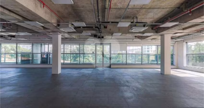 1/2 Laje com 654 m², 19 vagas andar alto!