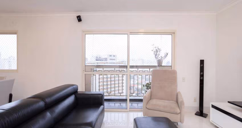 Ótimo apartamento em Moema Pássaros, mobiliado, 2 por andar, 3 vagas, elevador social privativo!