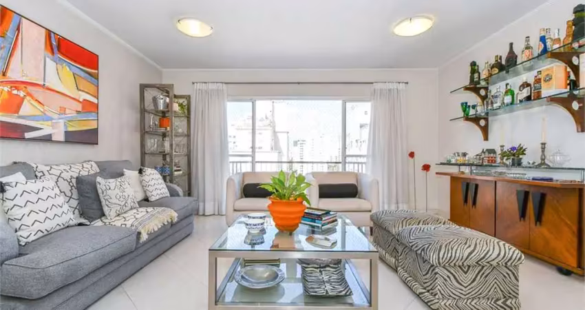 Cobertura Duplex, lindíssima com churrasqueira e piscina, ótima planta 303 útil.