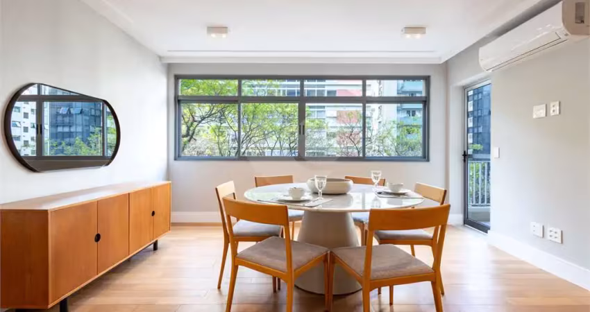Lindo apartamento, reformado e mobiliado, com 154m² de área útil, 3 quartos, sendo 1 suíte e 2 vagas