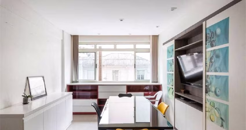 Apartamento 2 dormitórios, 1 suíte e 1 vaga..totalmente reformado. ótima localização! oportunidade!