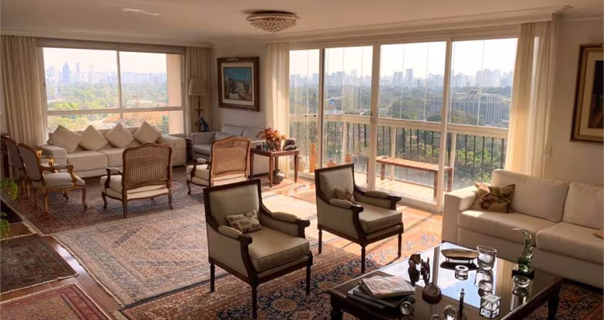 Duplex 4 suítes, 3 salas, 6 vagas. Alto padrão localizado no Jardim América