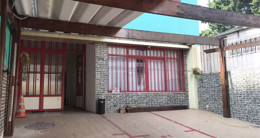 Sobrado Comercial/Residencial à venda de 319 m² em Pinheiros de 3 quartos e 4 vagas.