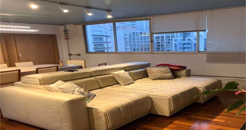 Apartamento com 2 dormitórios, 1 suíte, ampla sala na Bela Vista