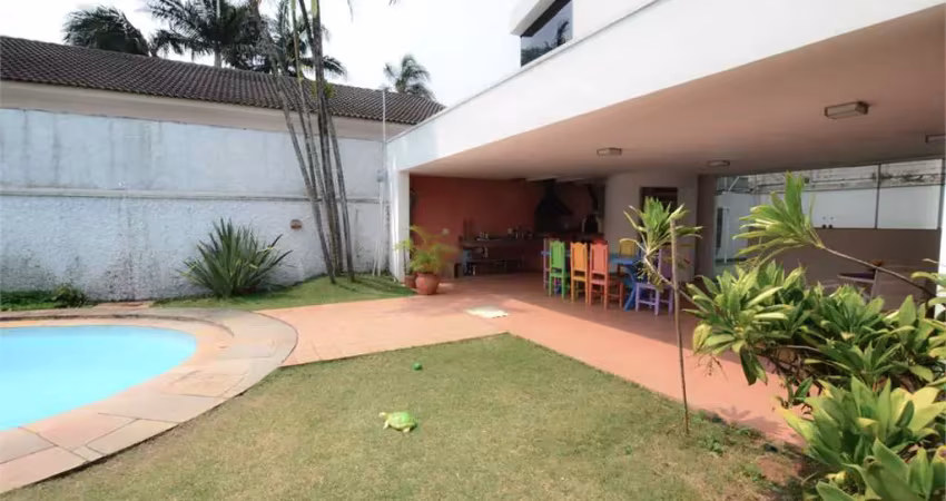 Ótima casa térrea no brooklin velho, com piscina, quadra, 6 vagas, e terreno de 1.000 m².