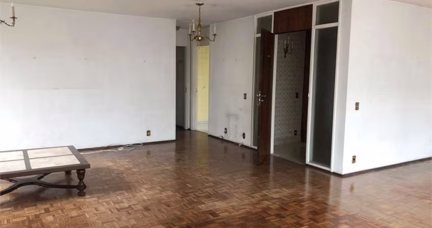 Apartamento com 183 metros  e 1 vaga no Jardim Paulista