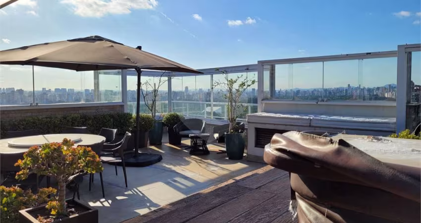 Cobertura triplex com  vista espetacular para o Parque Ibirapuera