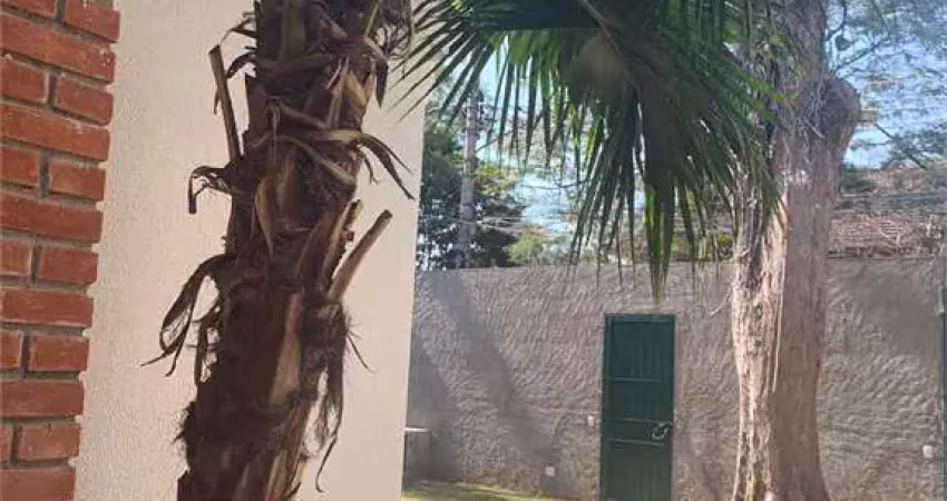 Casa com 3 quartos para alugar na Rua Dinamarca, --, Jardim Europa, São Paulo
