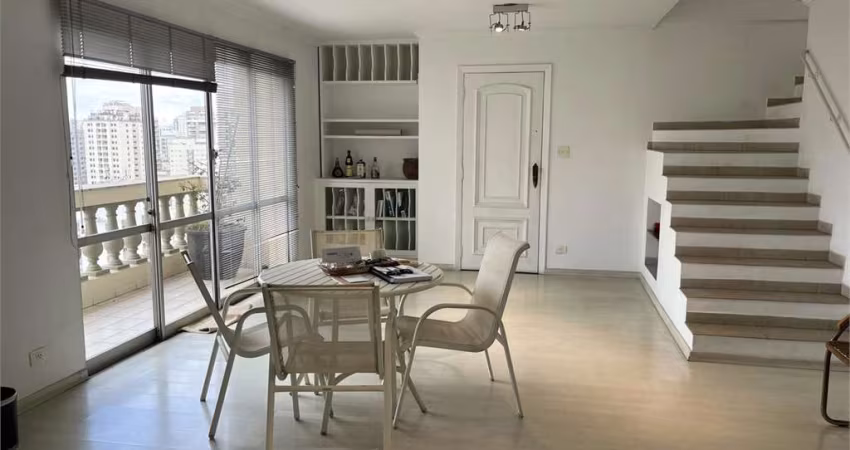 Cobertura à venda de 230 m² na  V. Clementino com 2 dormitórios, 1 suite, 3 vagas e depósito.