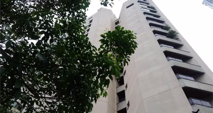 Apartamento de 245m² no Morumbi,todo reformado,3 suítes,terraço gourmet,4 vagas