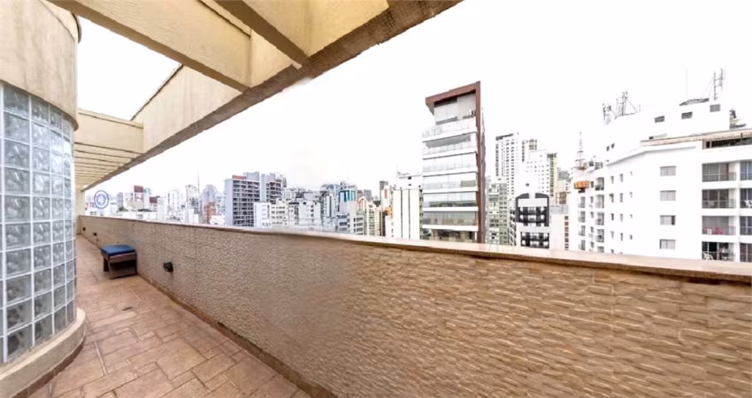 Cobertura de 600m2 em rua tranquila e arborizada nos Jardins!