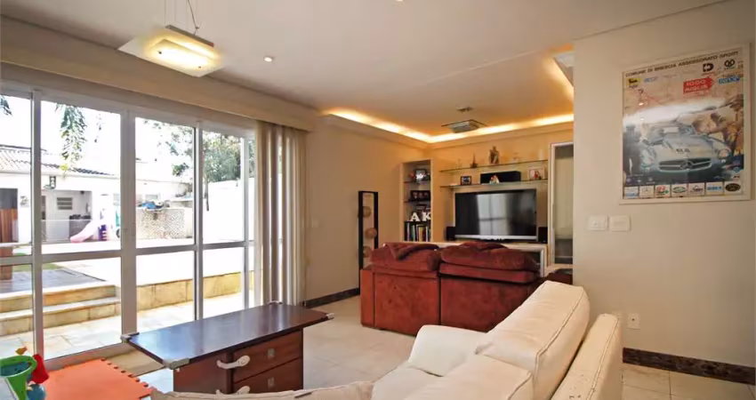 Casa de Alto Padrão-Planalto Paulista-340 m² terreno 3 dorm. 1 suíte 4 vagas Piscina Churrasqueira