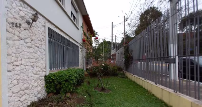 Excelente casa em frente ao Clube Sírio