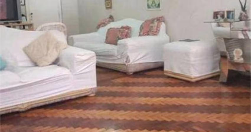 Sobrado a 400 metros do metrô com 3 dormitórios e vaga