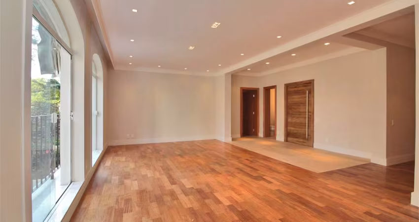 Jardim Europa. Reformado. 230 mts , 3 suite, 2 vagas.