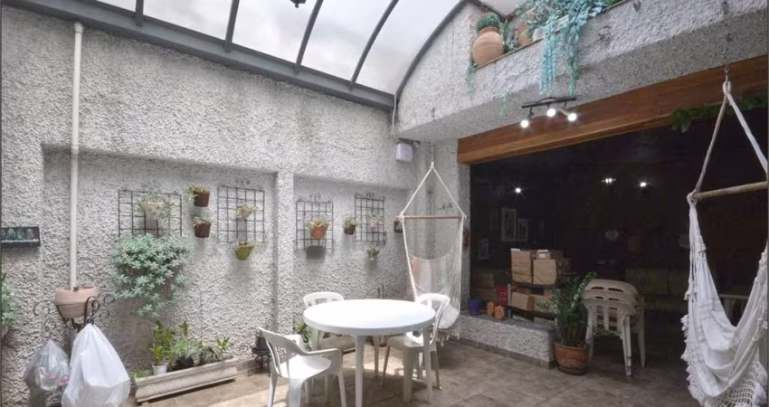 Casa 4 quartos com quintal perto do metrô