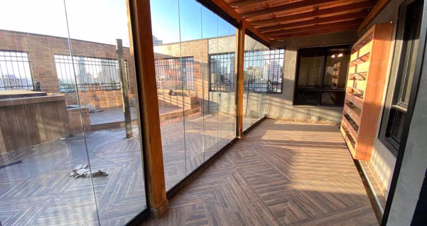 Excelente cobertura duplex com jacuzzi, lareira e churrasqueira, vista fantástica no Alto da Lapa.