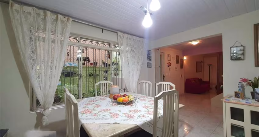 Sobrado á venda na Vila Mariana com 3 quartos, 1 suíte, 261m² A.C.