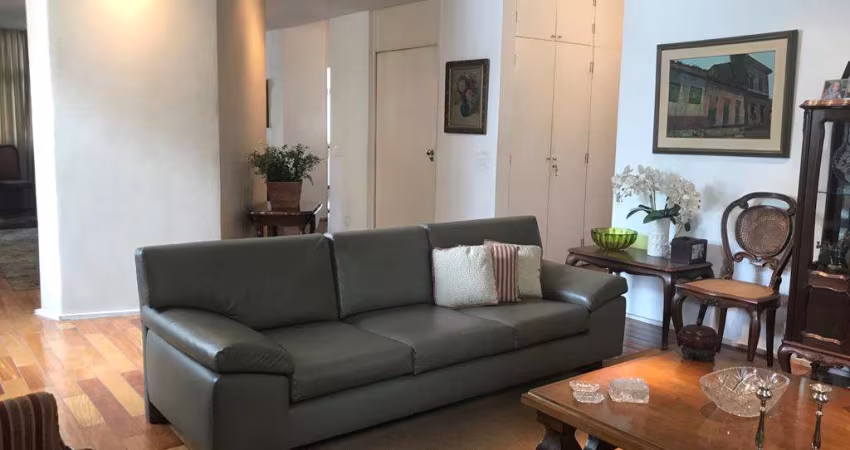 Apartamento à venda de 172 m² em Higienópolis com 3 quartos sendo 1 suite e 1 vaga.