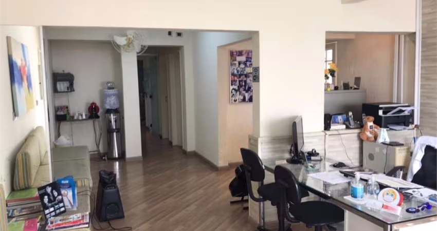 SOBRADO  BEM LOCALIZADO  NA VILA NOVA CONCEIÇÃO