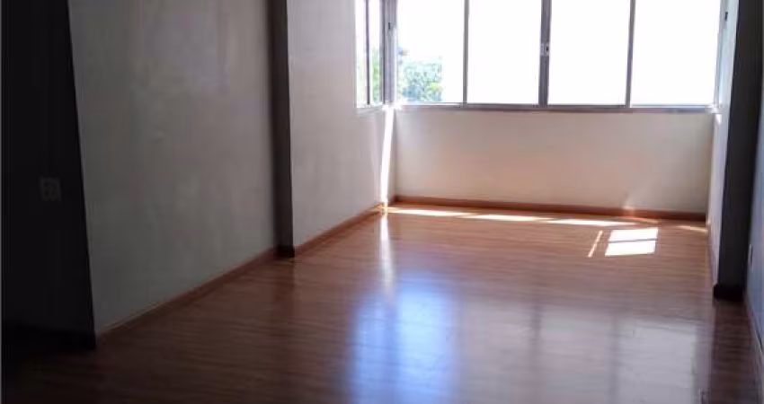 Apartamento na Bela Vista com 2 dormitórios e uma vaga na garagem.