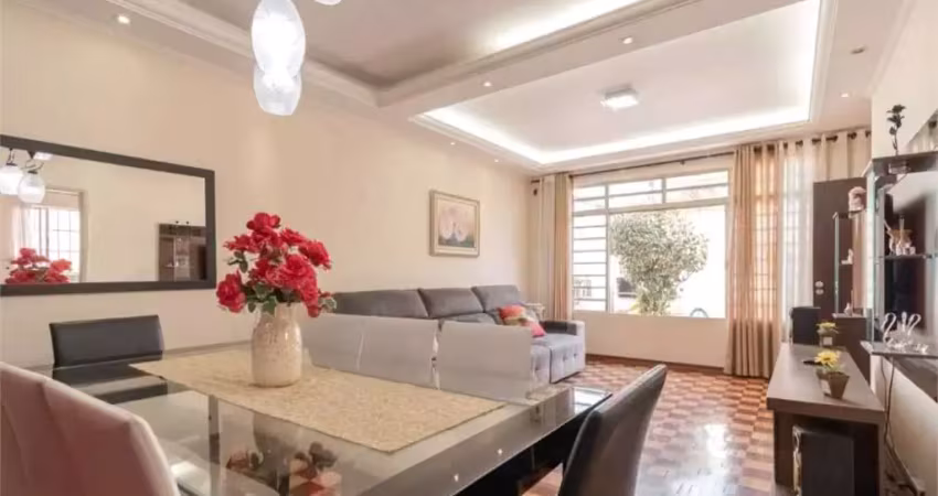 Sobrado com 4 dorms , 2 suítes , 2 vagas , sendo   230 m²