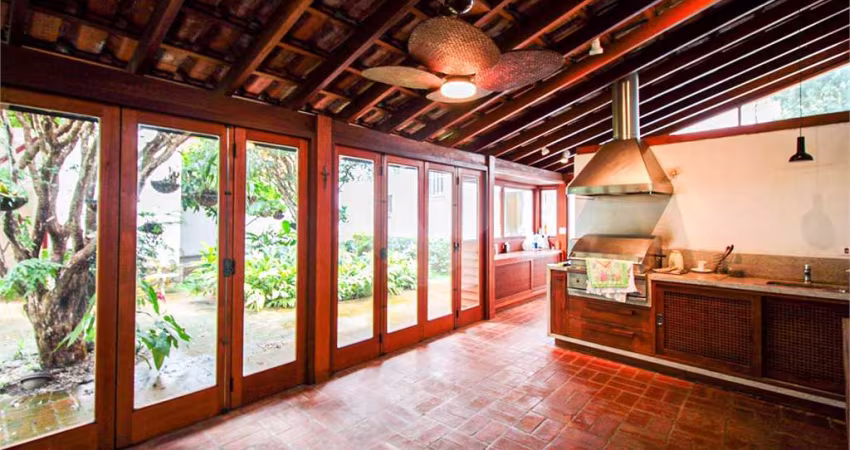 Casa de Vila a venda Jardim América 5 dormitórios, 2 suítes, 4 vagas 466 metros