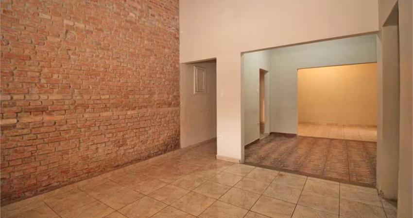 Casa térrea, reformada para comercio, restaurante, no bairro Planalto Paulista. Oportunidade.
