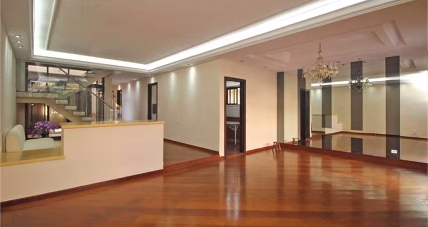 Sobrado à venda com 430m², 3 quartos e 3 suítes e 3 vagas no Planalto Paulista