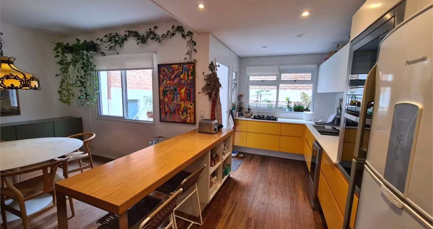 Casa para venda com 2 quartos, 1 suíte, 2 vagas, Jardim Paulista em rua muito procurada.
