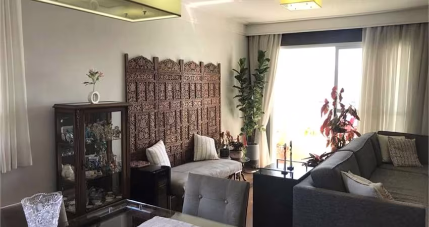 Apartamento à venda de 115 m² na Vila Mariana, com 3 suites e 3 vagas de garagem..